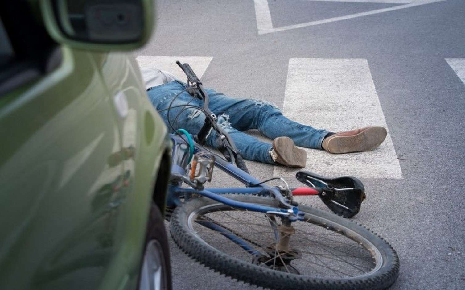 Mingəçevirdə avtomobil velosipedçini vurdu 