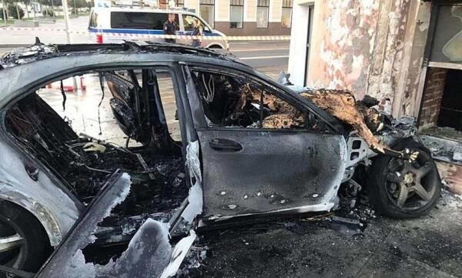 Bakıda maşın partladı: xəsarət alan var 