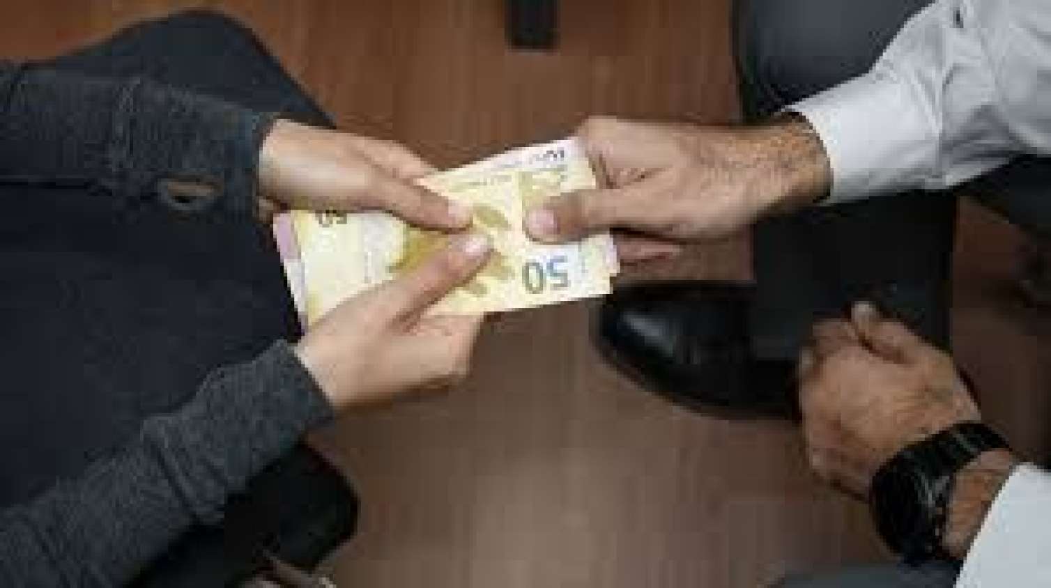 Xəstəxana gözətçisindən 6500 manatlıq dələduzluq 