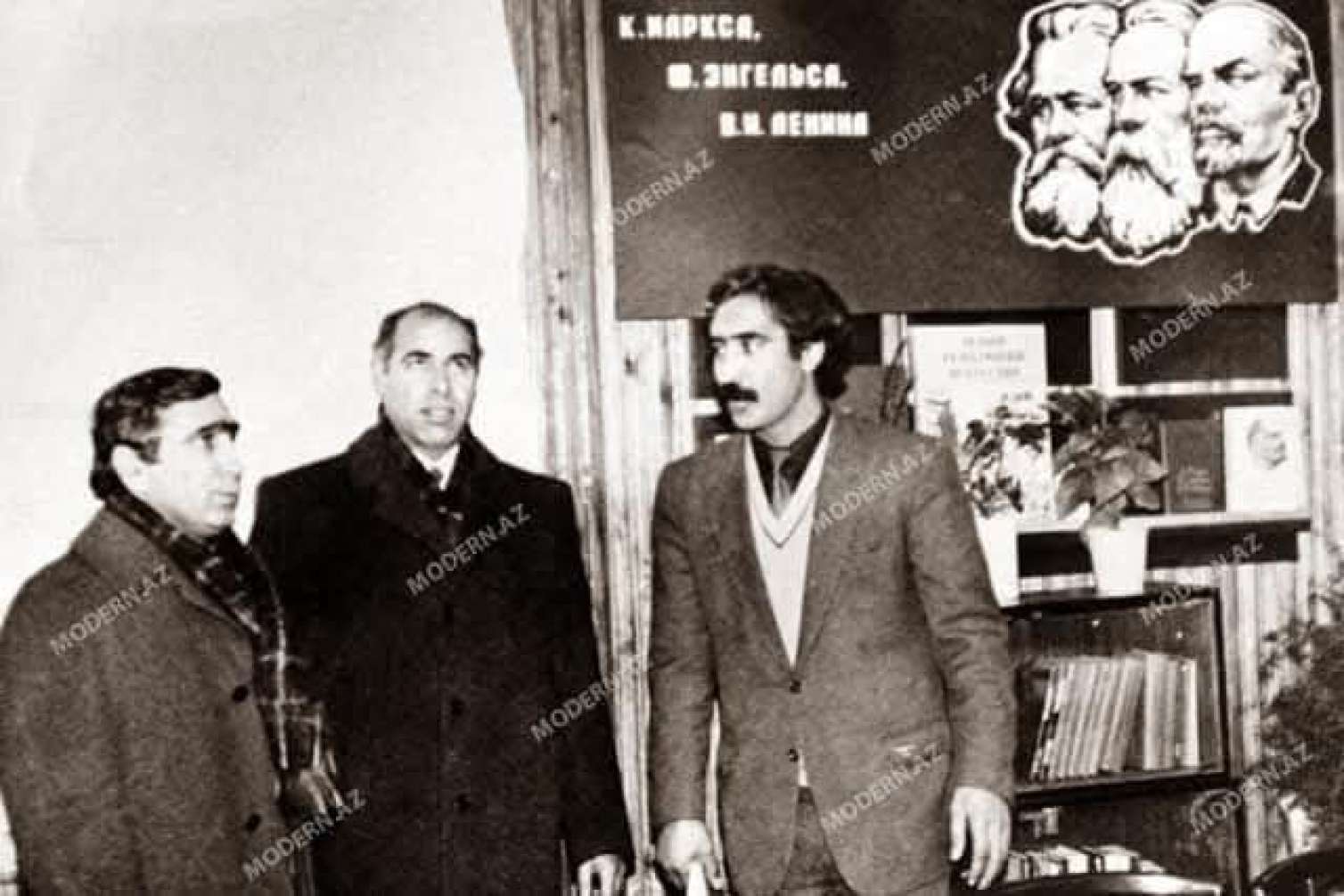 Ramiz Mehdiyev Gəncədə - Tarixi fotodakı digər məşhur şəxs kimdir? 