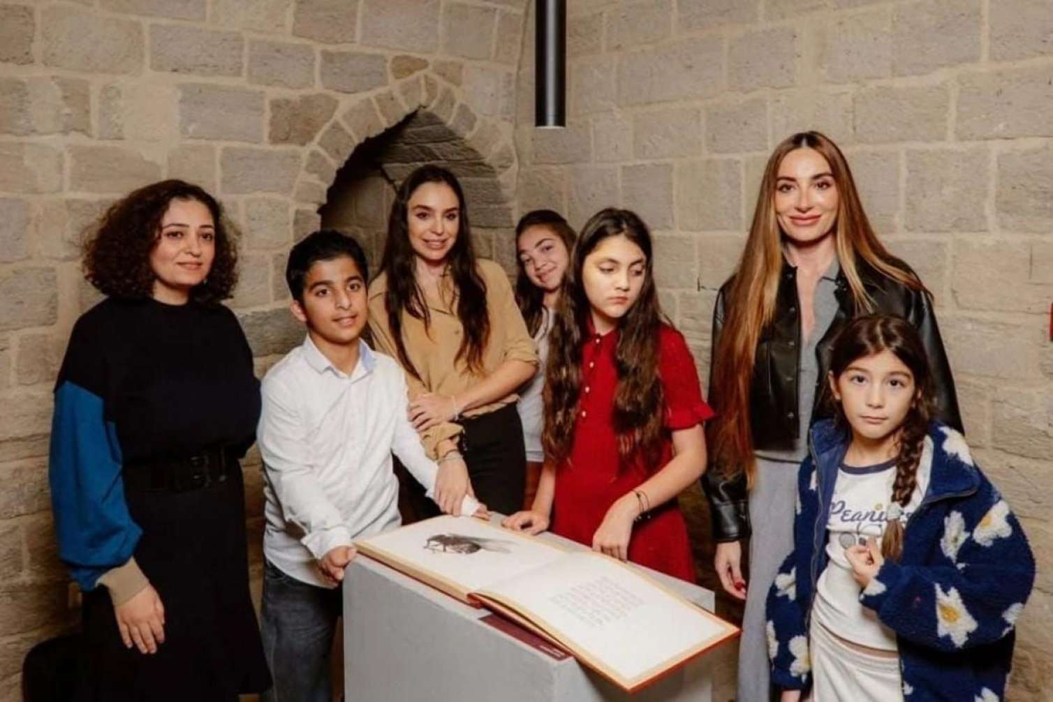 Leyla və Arzu Əliyevalar "Eşqi-nur" sərgisində iştirak etdilər 