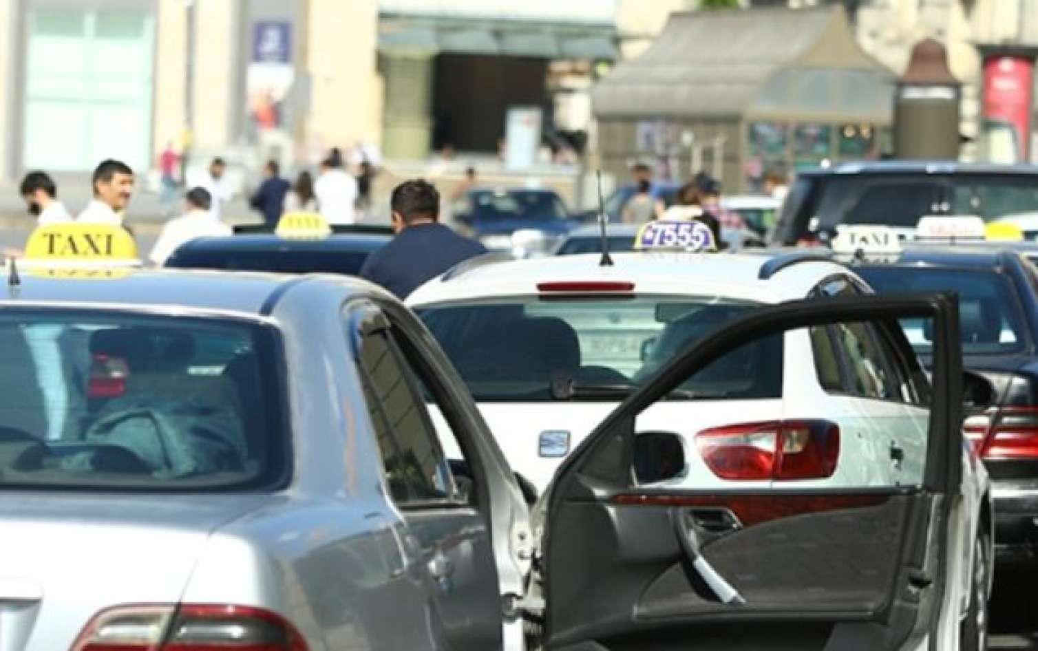 Azərbaycanda taksi sürücüləri bu formada istismar olunur 