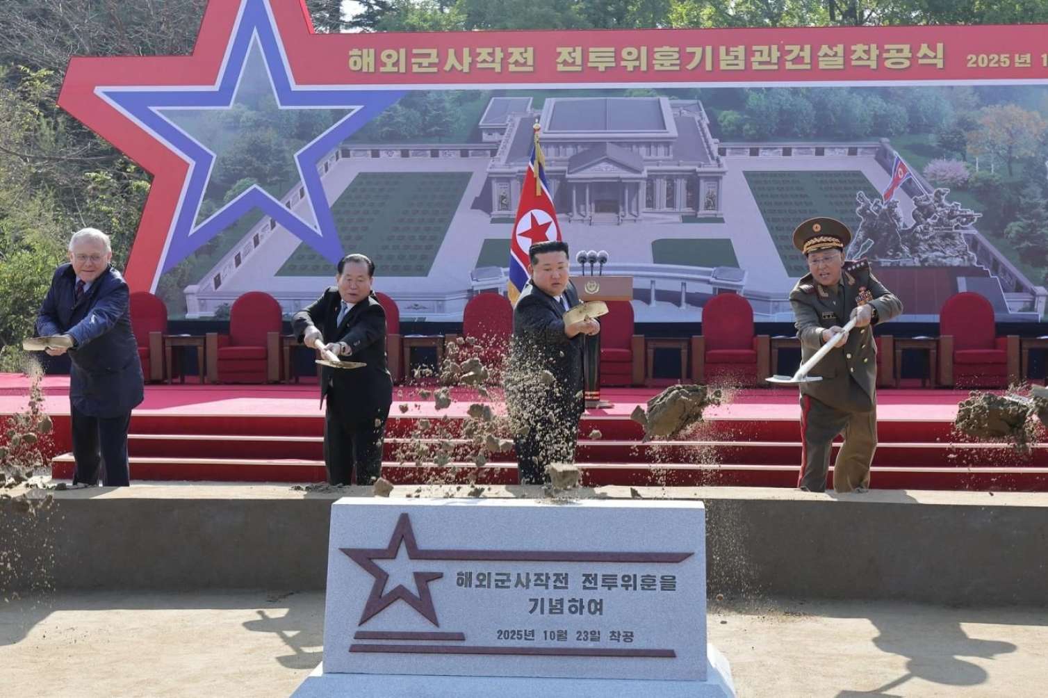 Kim Çen Ukraynada ölən əsgərləri üçün abidə ucaldır 