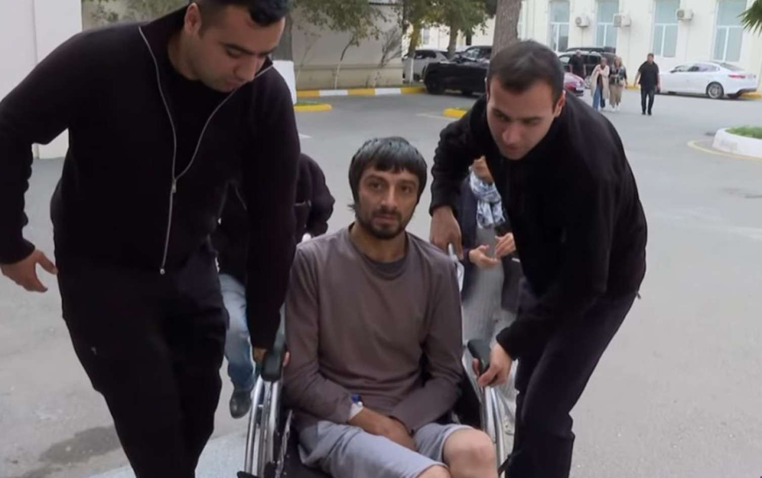 "Xəstəxana 3 aydır əlil arabasında olan qardaşımı qəbul etmir” - Video 