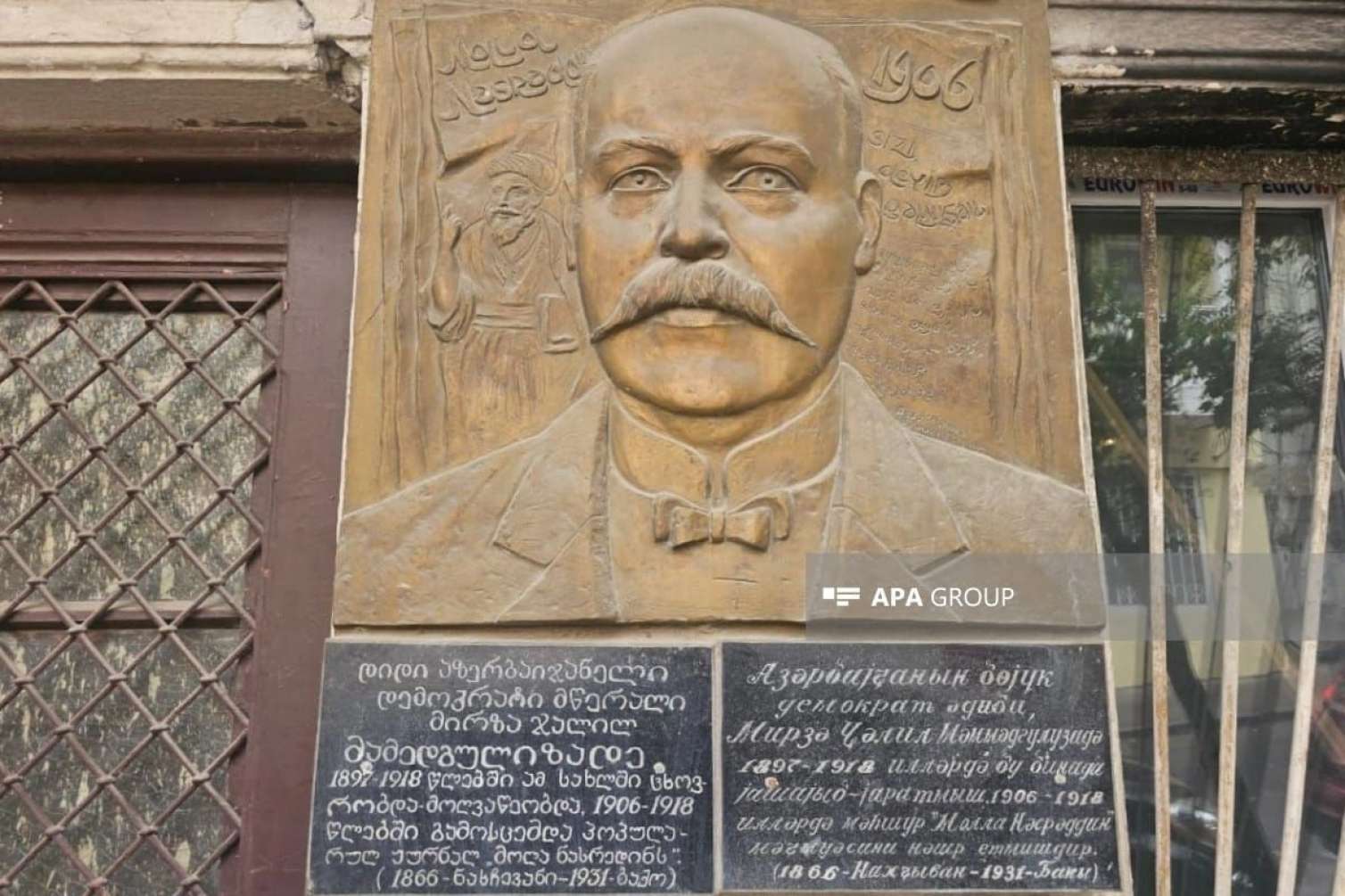 Mirzə Cəlilin Tbilisidəki barelyefində "Azərbaycan" sözü bərpa olundu 