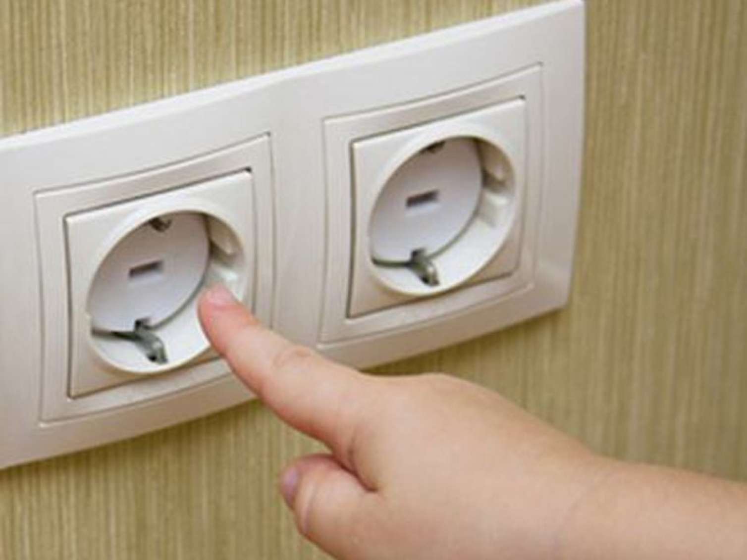 Cəlilabadda 1 yaşlı uşağı cərəyan vurub öldürdü 