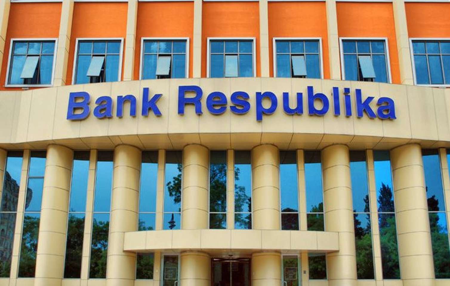 "Bank Respublika"da nə baş verir? - Borcları artdı, əmanətlər geri çəkildi 