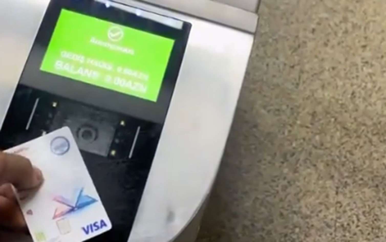 Artıq metrodan tələbə bileti ilə keçmək mümkündür - VİDEO