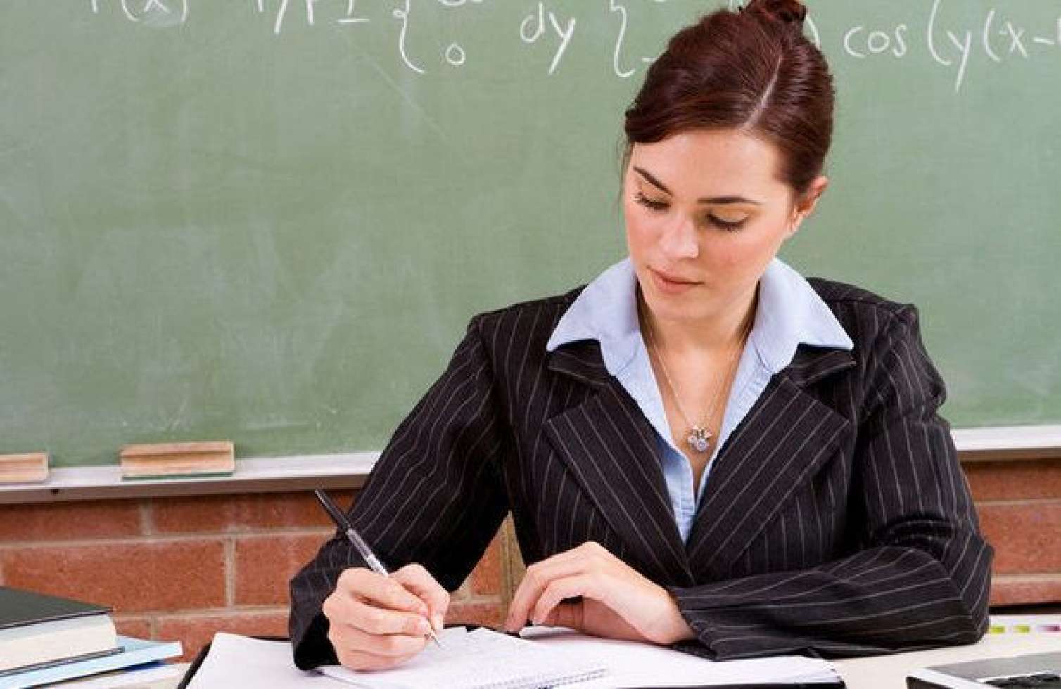 Müəllimlər üçün 8 saatlıq iş rejimi nə vəd edir? - AÇIQLAMA 