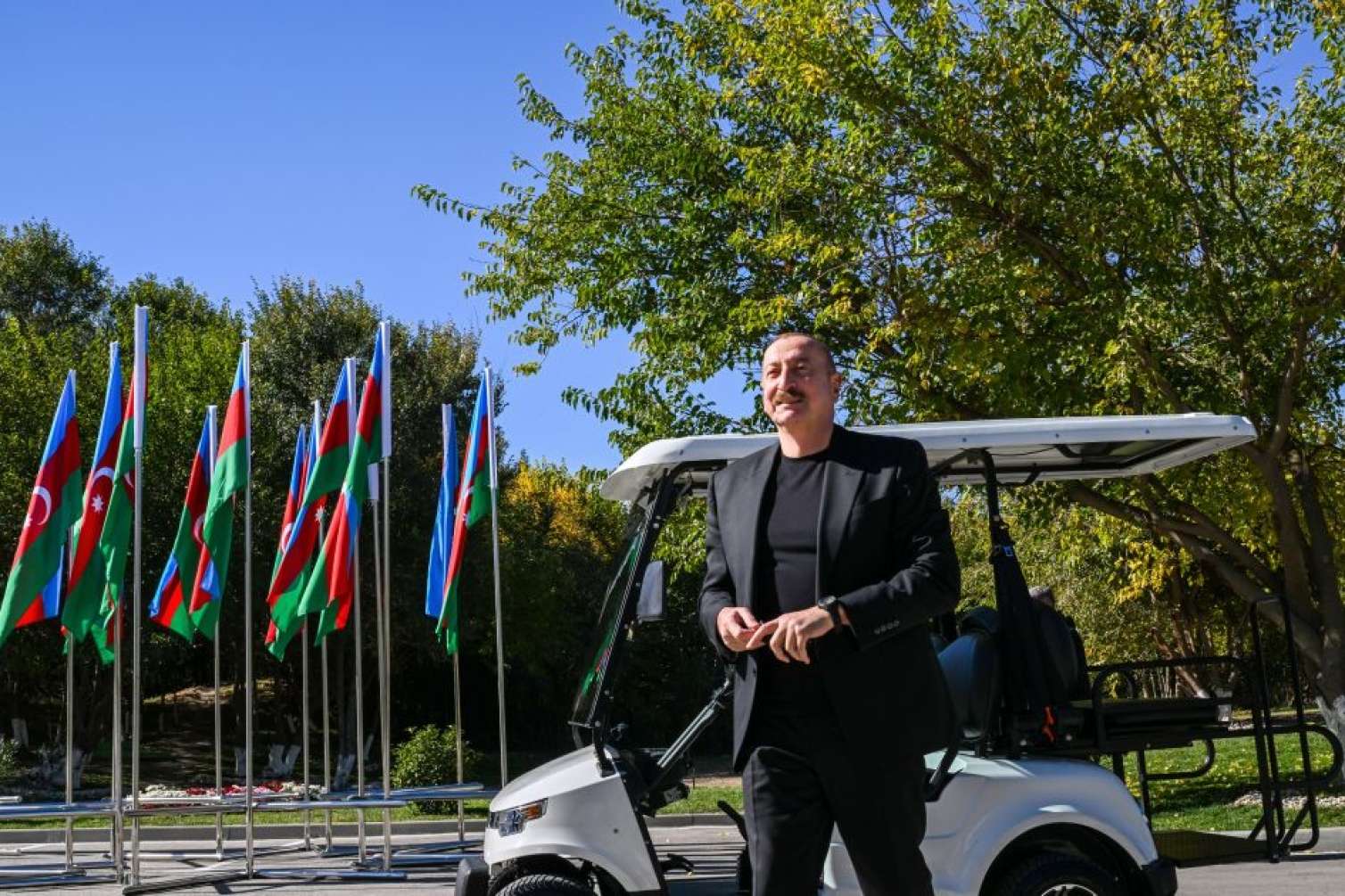 Prezident sakinlərə mənzillərin açarlarını verdi  - FOTO