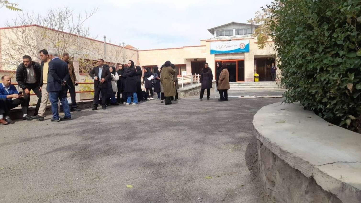 Təbrizdə hökumət işçiləri tətil etdi - FOTO 