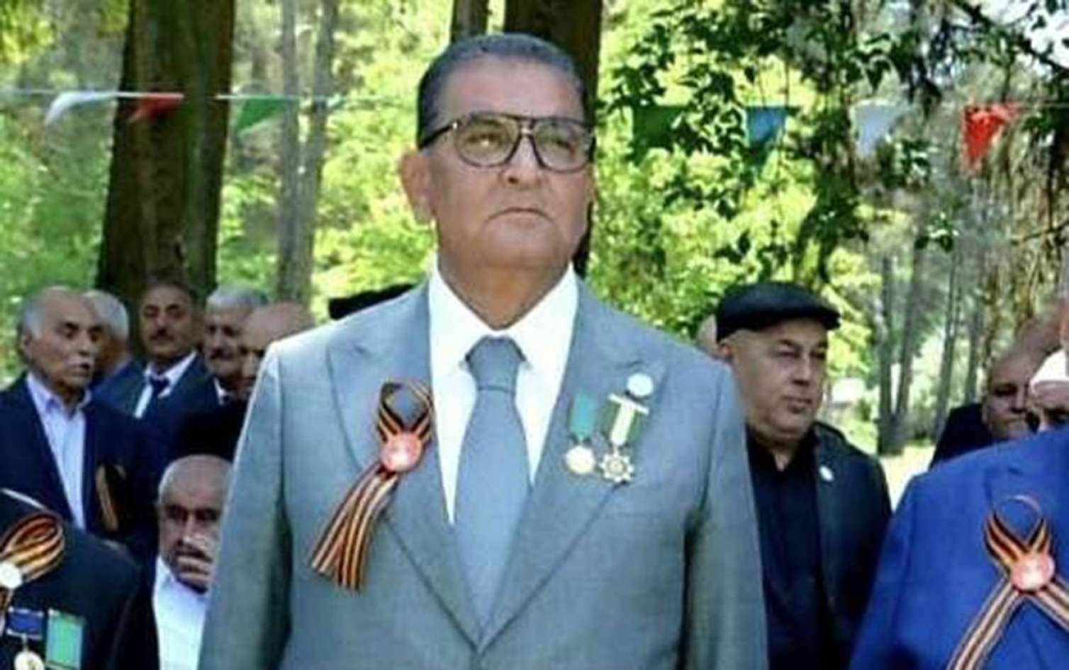 Sinəsinə "Georgi lenti" taxan məmurun 3-cü oğlu da işdən çıxarıldı - Əmr 