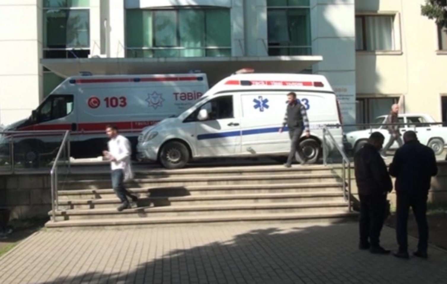 Lerikdə məktəbdə iş saatına görə DAVA - Yeznə qaynına xəsarət yetirdi 