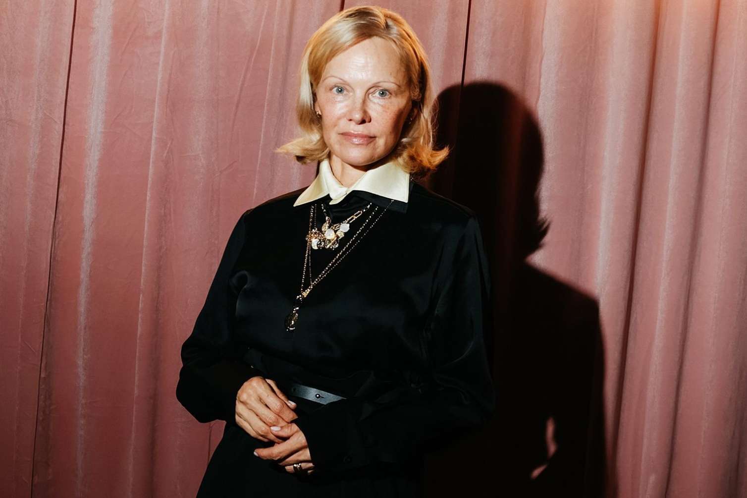 56 yaşlı aktrisa makiyajdan imtina etdi - Təəccüblü səbəb 