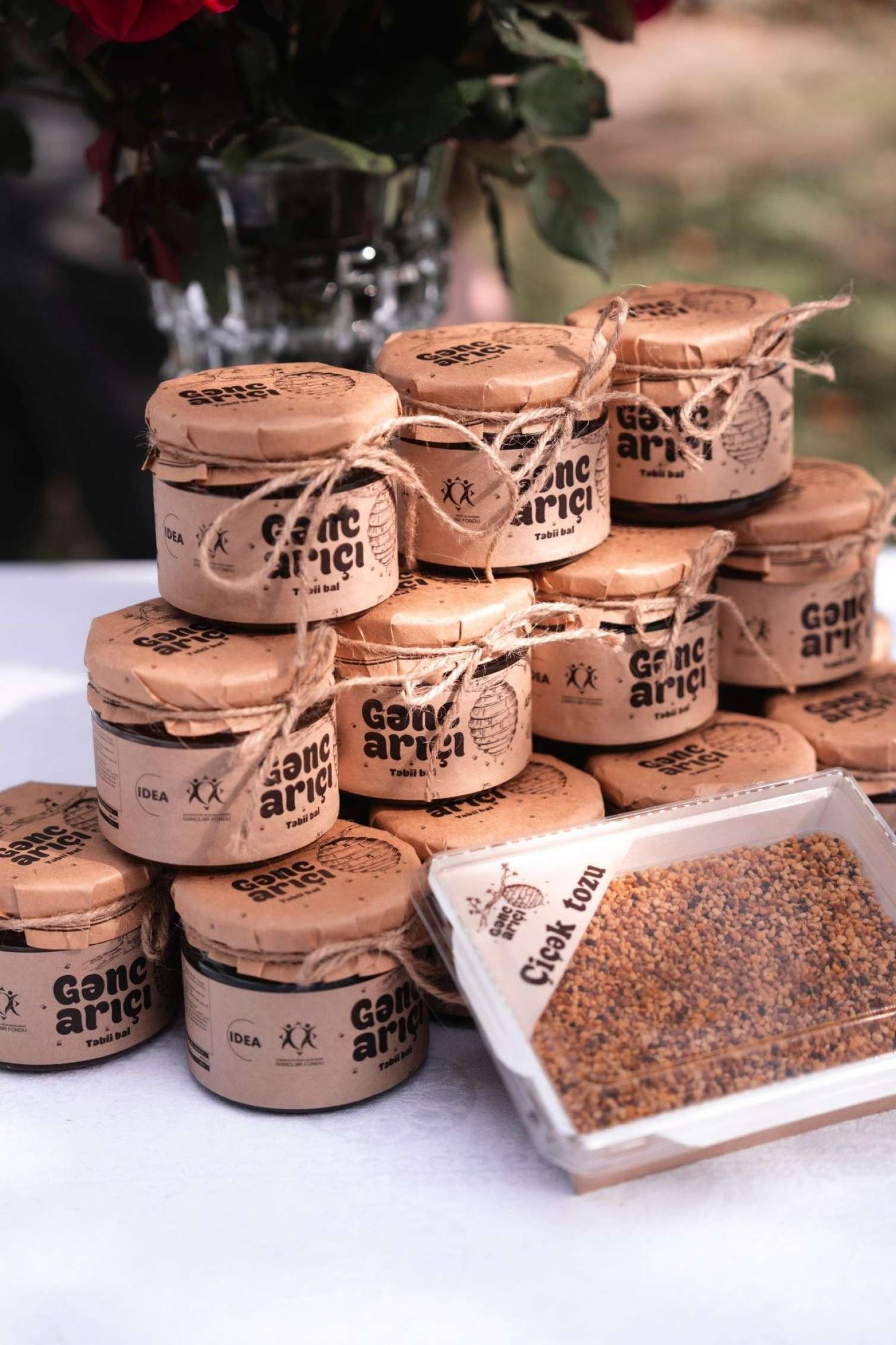 Leyla Əliyeva “Gənc arıçı” ilə görüşdü - FOTO 