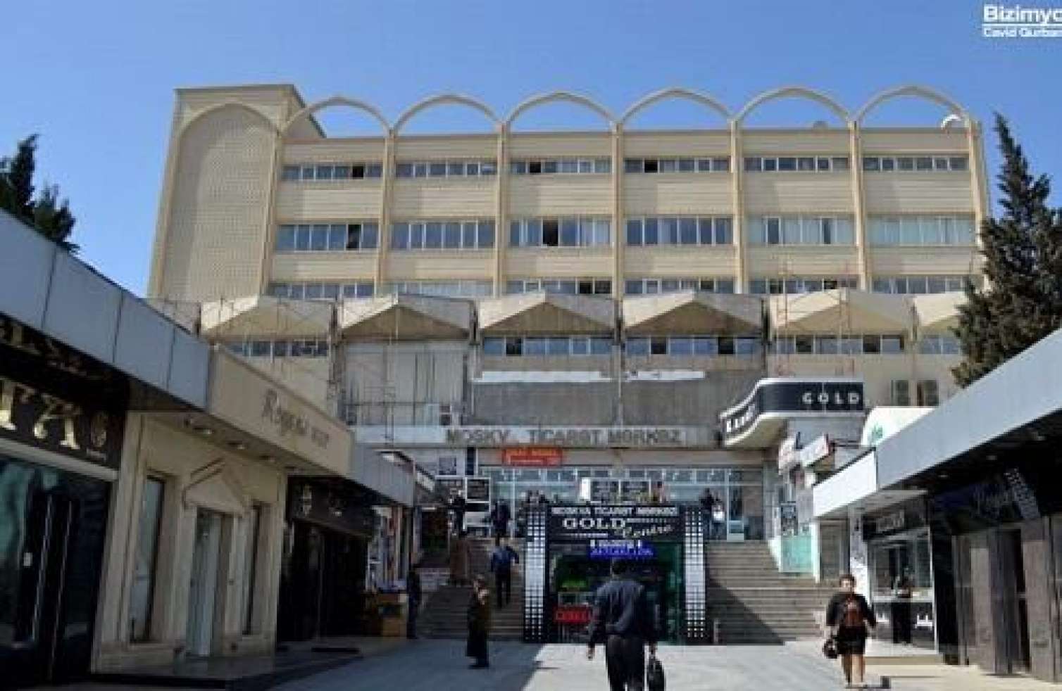 "Moskva" univermağında qanunsuzluq...  - VİDEO