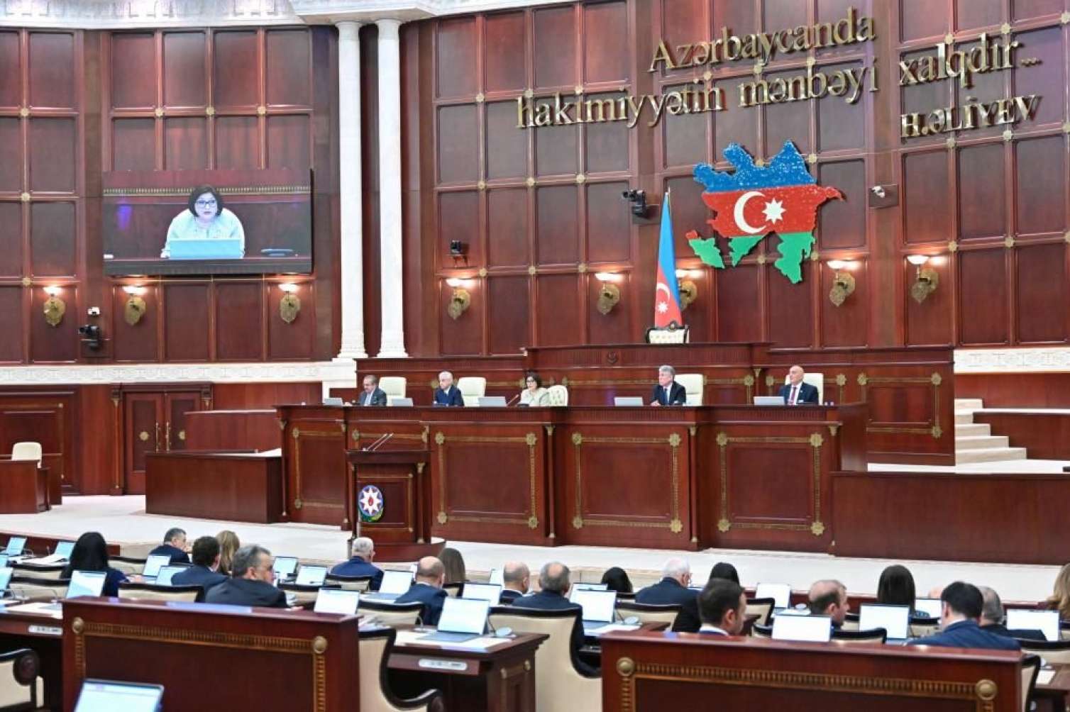 Milli Məclisdə jurnalistlərə qoyulan qadağa ləğv edildi 