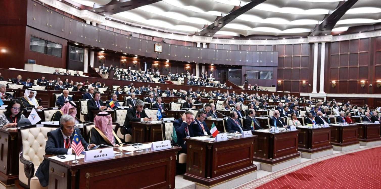 Aktotı Raimkulova Milli Məclisdə çıxış etdi  Aktotı Raimkulova Milli Məclisdə çıxış etdi