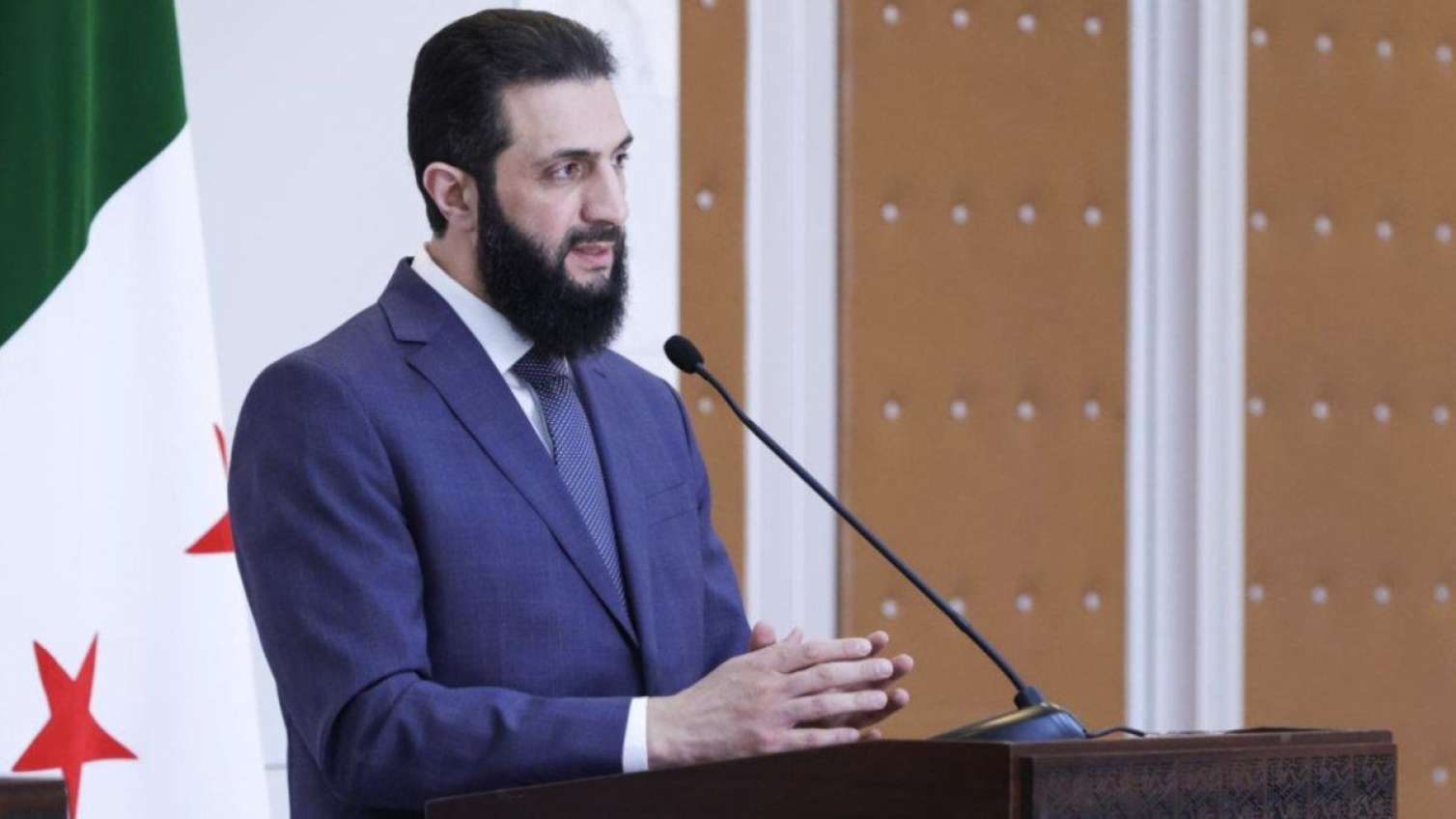 Şaraa vəzifəli şəxslərdən lüks avtomobillərin açarlarını tələb etdi 