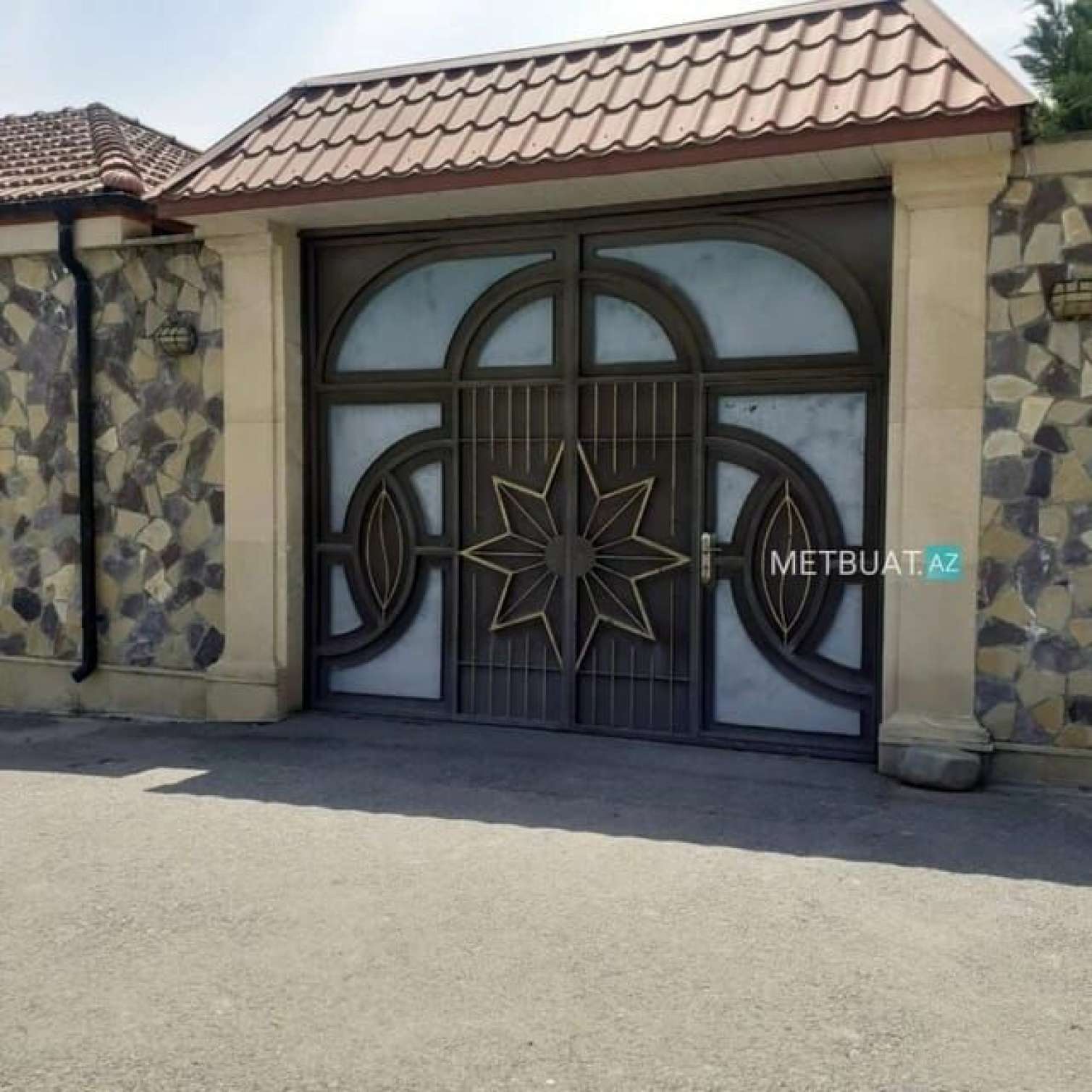 Dəbdəbəli villa, helikopterin enməsi üçün meydança: Həbs edilən başçı Mehdiyevlə qonşu imiş 