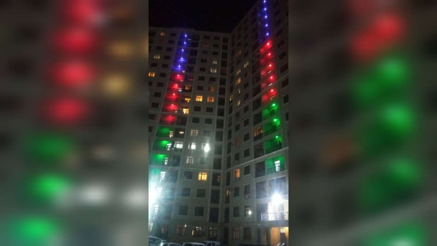 "Jurnalistlər binası" bayrağımızın rəngləri ilə işıqlandırıldı - FOTO 