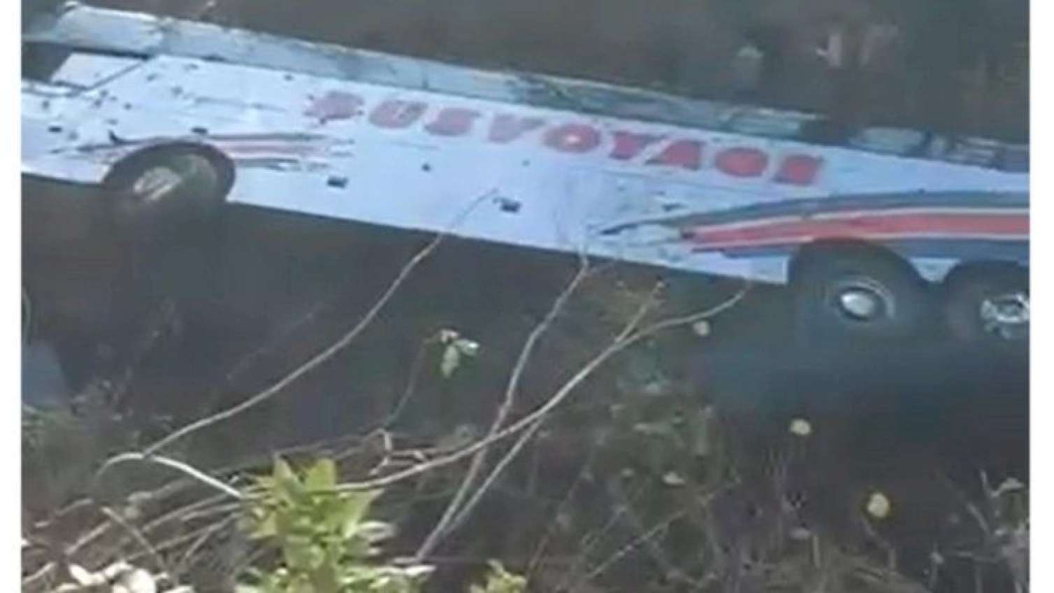 Ermənistanda tələbələri daşıyan avtobus aşdı: 30 yaralı 