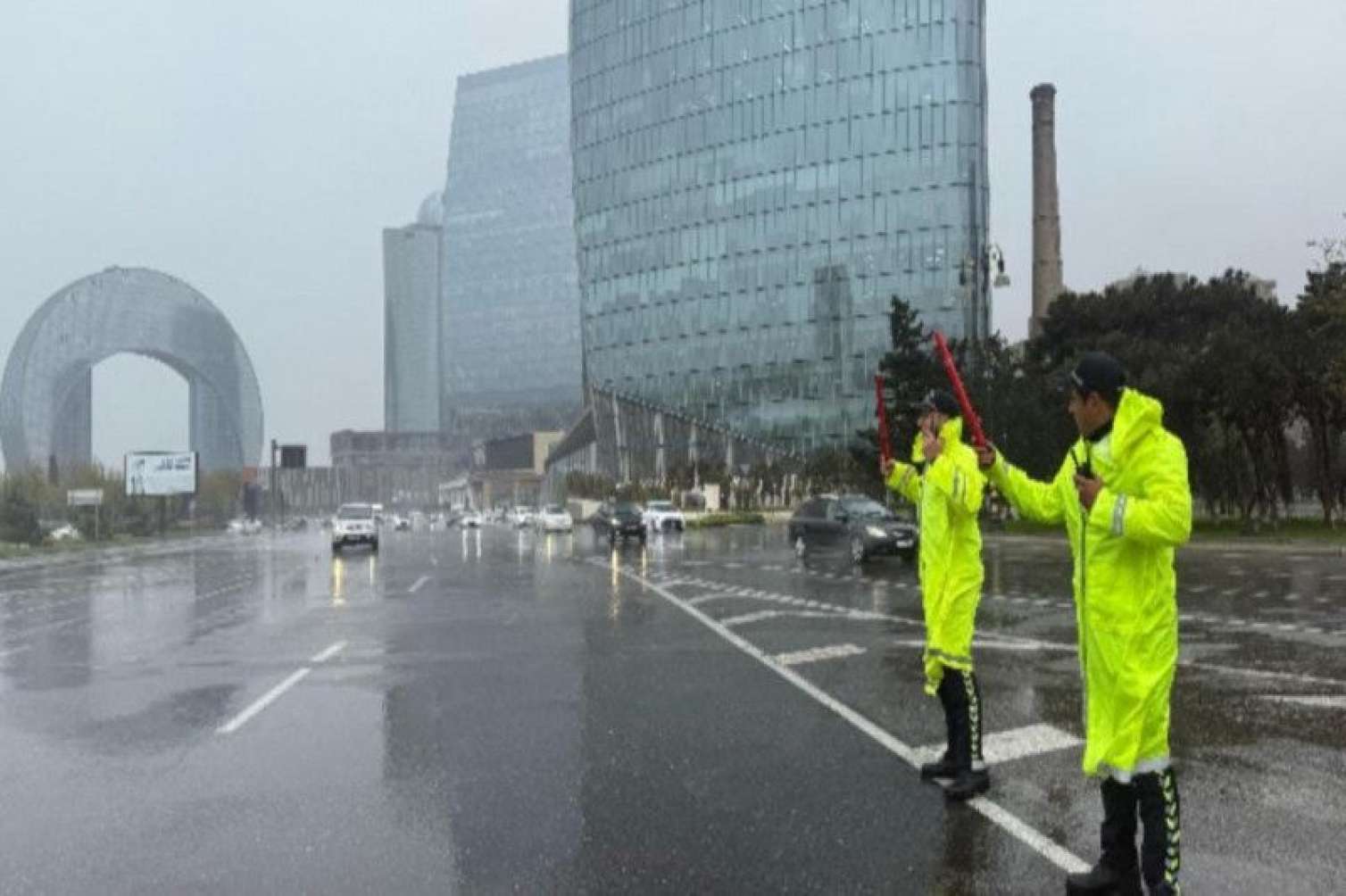 Yağıntılı hava ilə bağlı sürücülərə MÜRACİƏT 