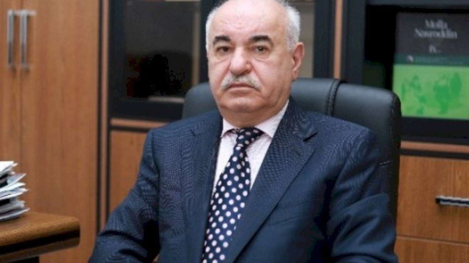 Evlərini, Novxanıdakı villasını, avtomobillərini satdı 