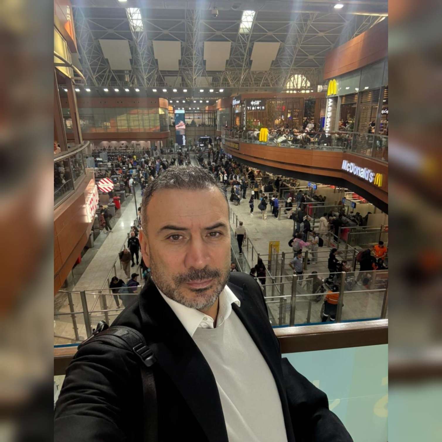 Türkiyəli məşhur idman şərhçisi Bakıya gəlir – Aeroportdan fotolarını paylaşdı 