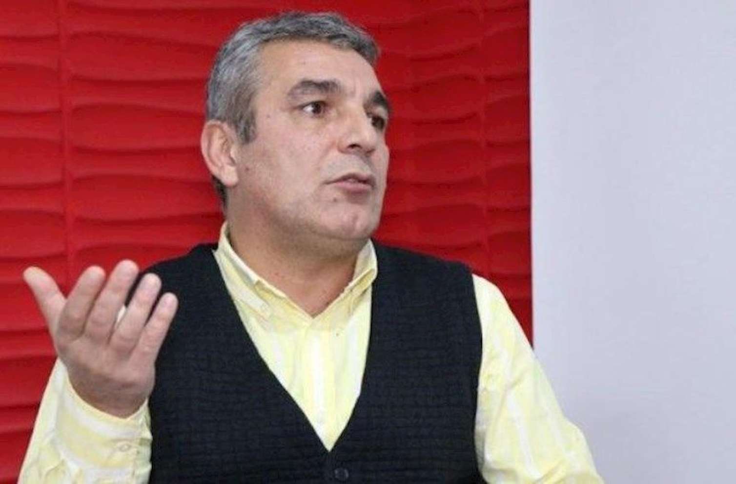 “Vətəndaşların vergi yükü artır” – Natiq Cəfərli nazirləri tənqid etdi 