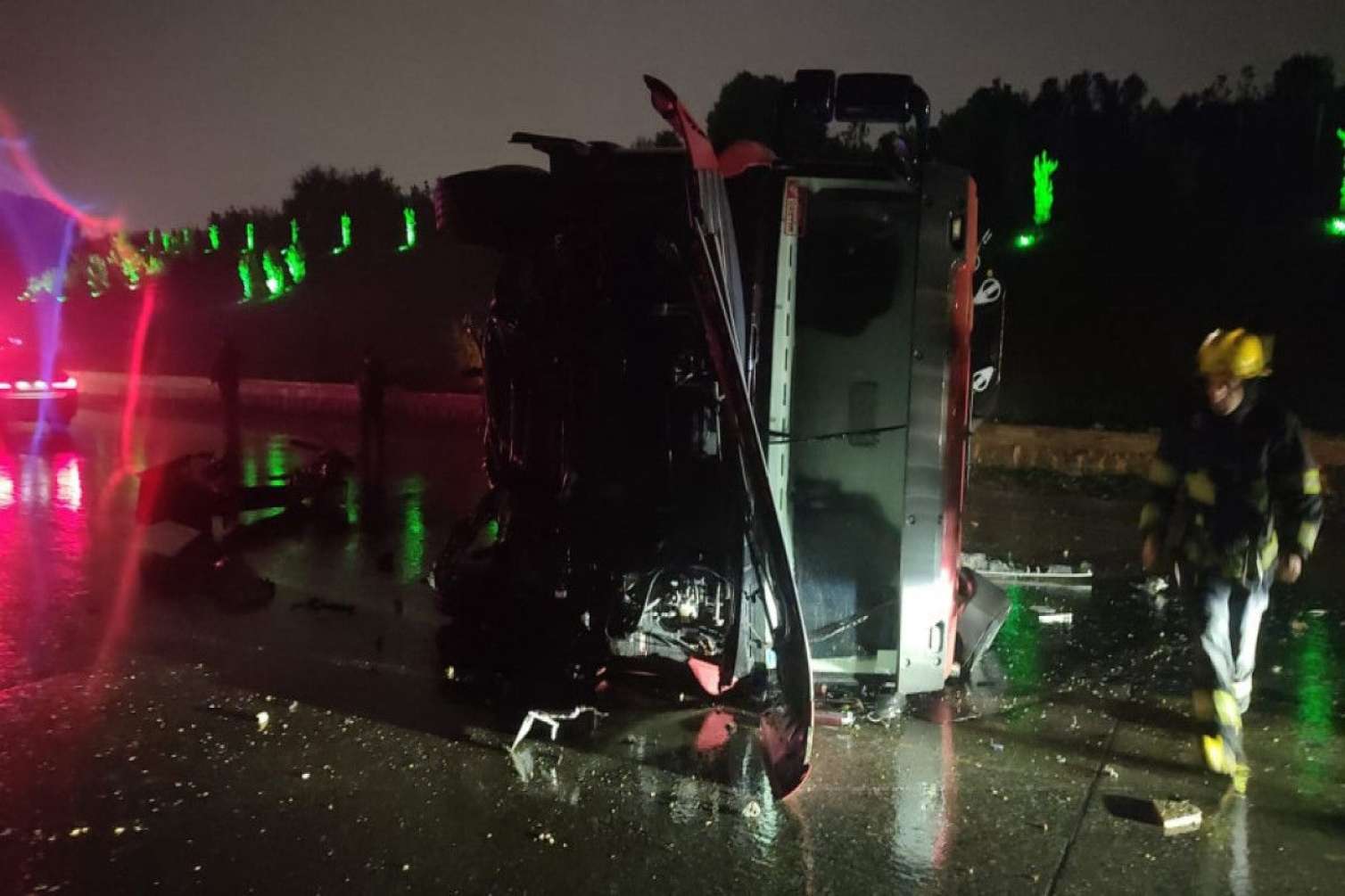 Zığ şosesində aşan yük maşını tıxac yaratdı – VİDEO 