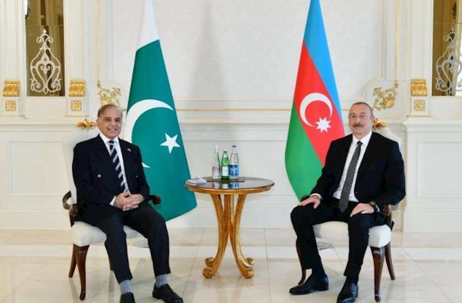 Şahbaz Şərif İlham Əliyevi təbrik etdi 