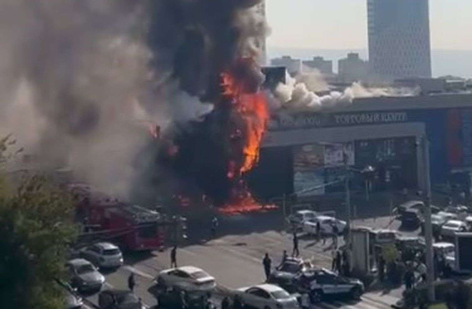 İrəvanda supermarketdə güclü yanğın - VİDEO 