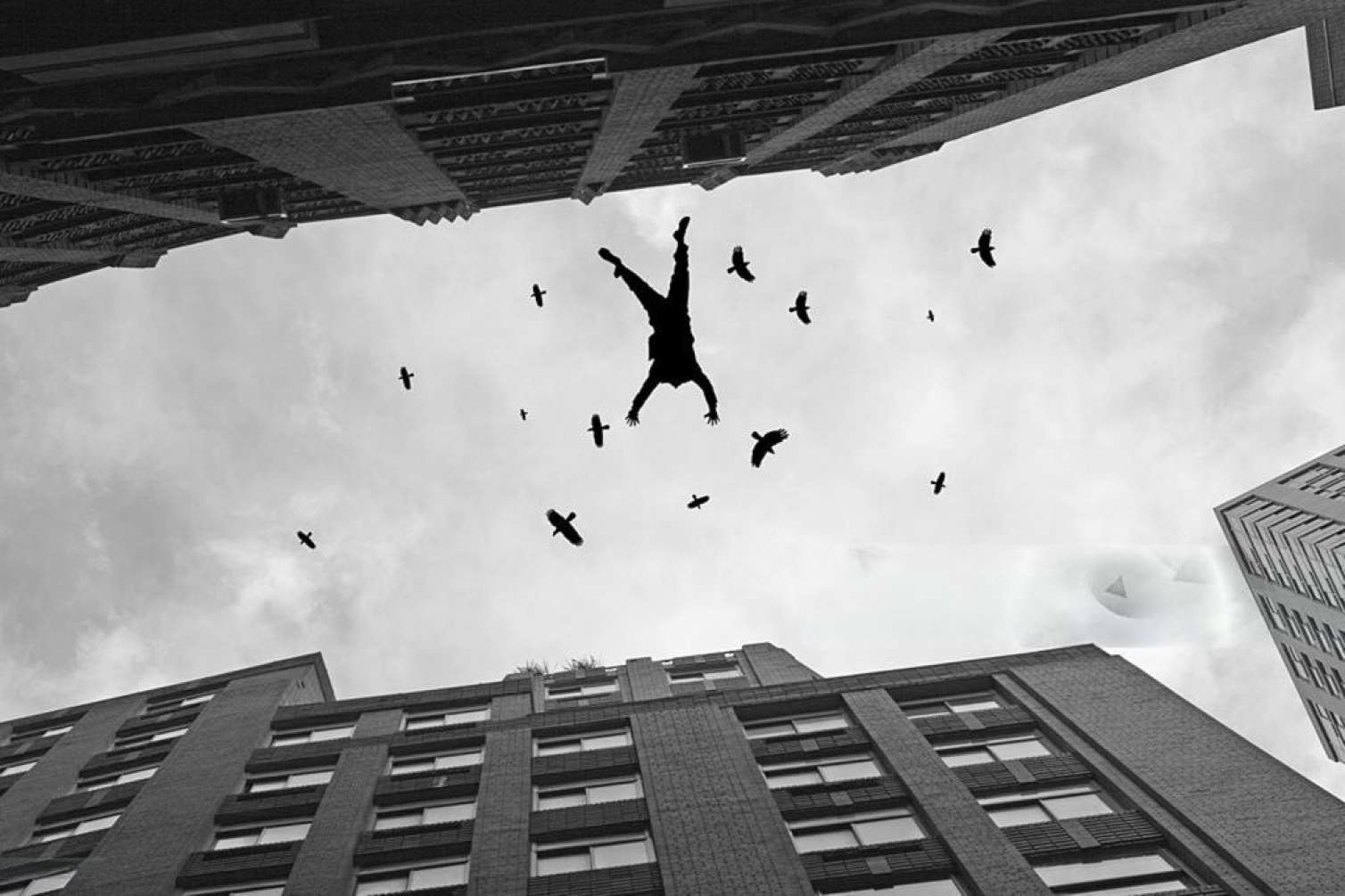 16-cı mərtəbədən yıxıldı – Bakıda faciə  