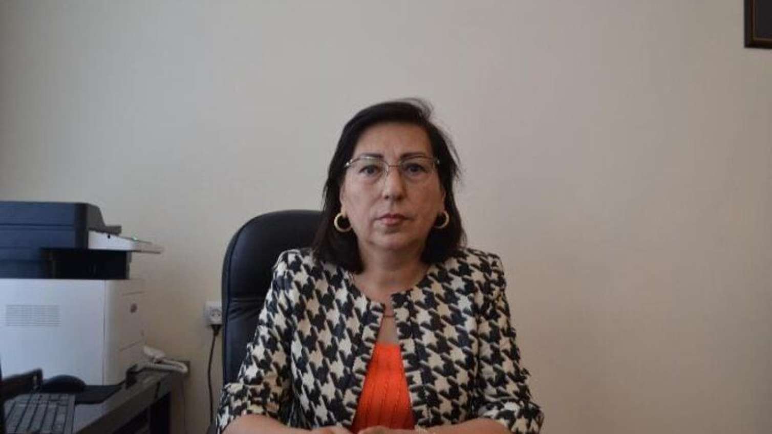 İşdən çıxarılan direktor Təhsil İdarəsini məhkəməyə verib 