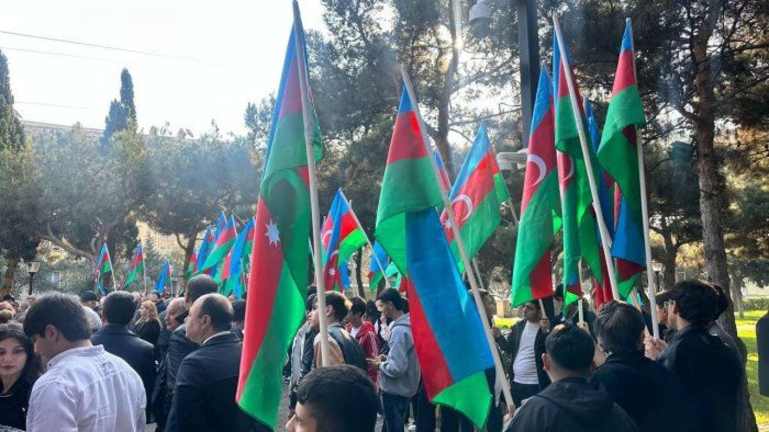 Zəfər Günü: Bakıda şəhidlərin əziz xatirəsi anılır - FOTO 