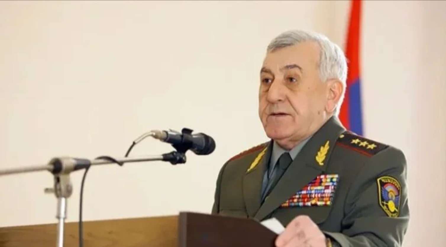 Ermənistanın keçmiş müdafiə naziri axtarışa verildi 