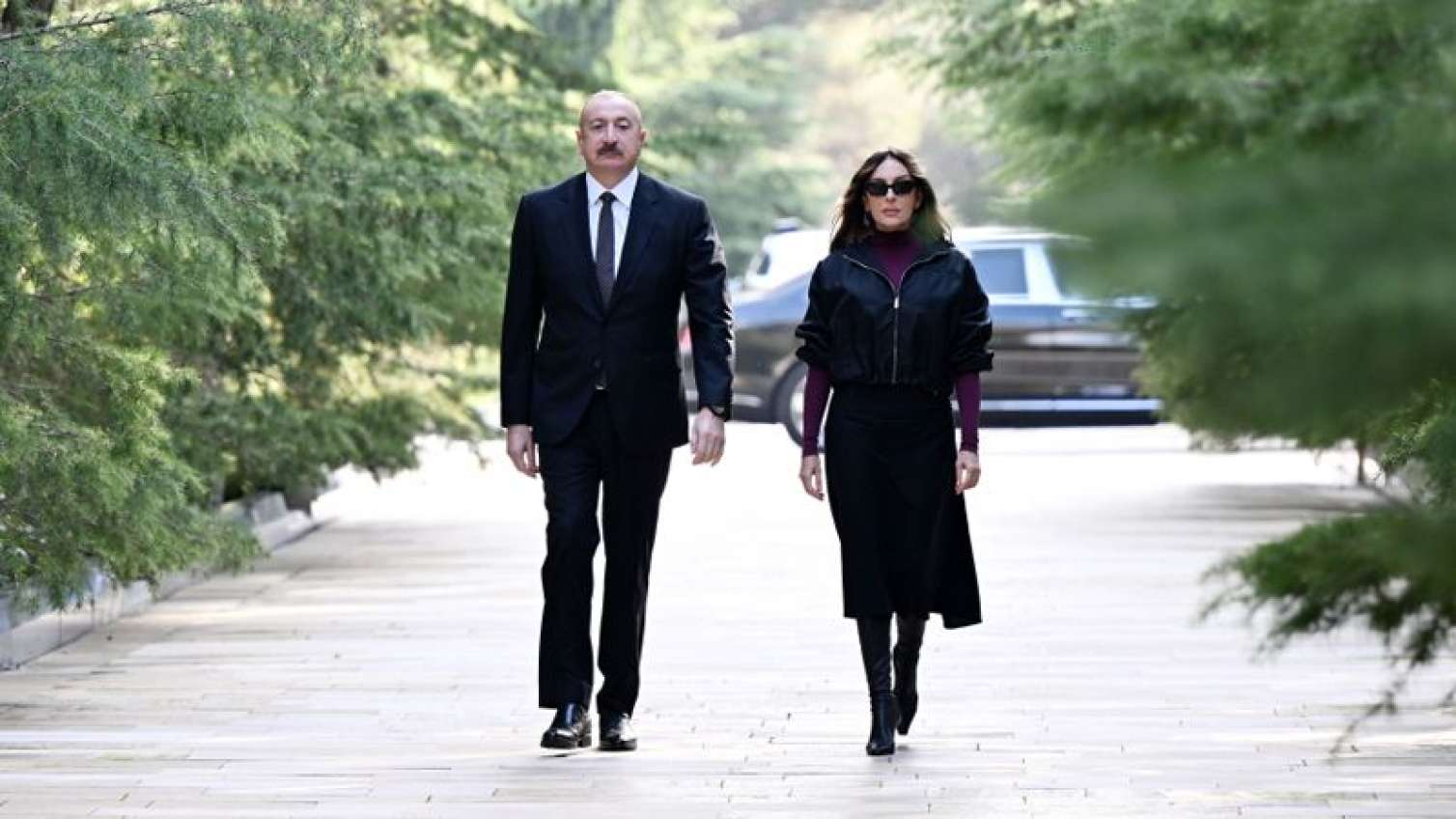 Prezidentlə birinci xanım Heydər Əliyevin məzarını və Şəhidlər Xiyabanını ziyarət etdi - FOTOLAR