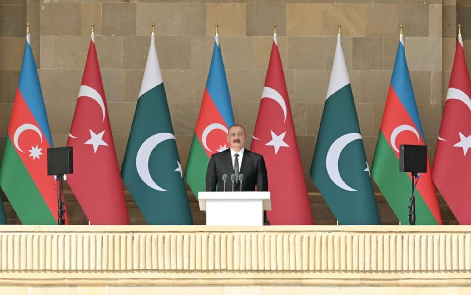 “İndi təcridxanada Azərbaycan çayı içirlər” 