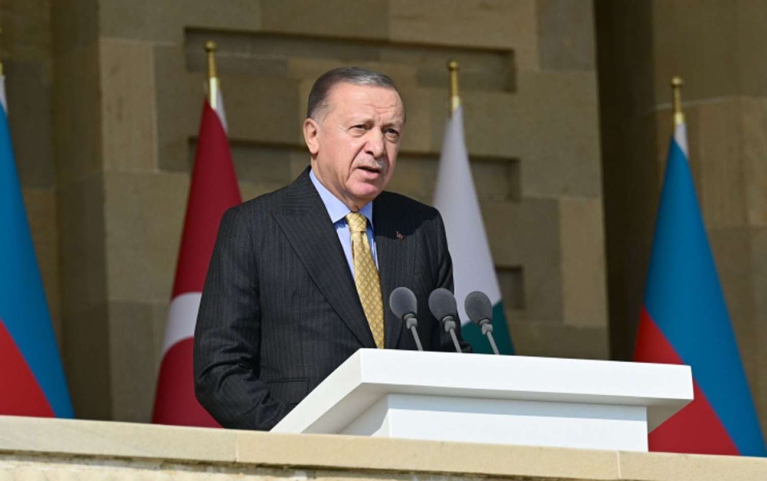 Ərdoğan paradda Məmməd Arazın şeirini dedi - VİDEO 