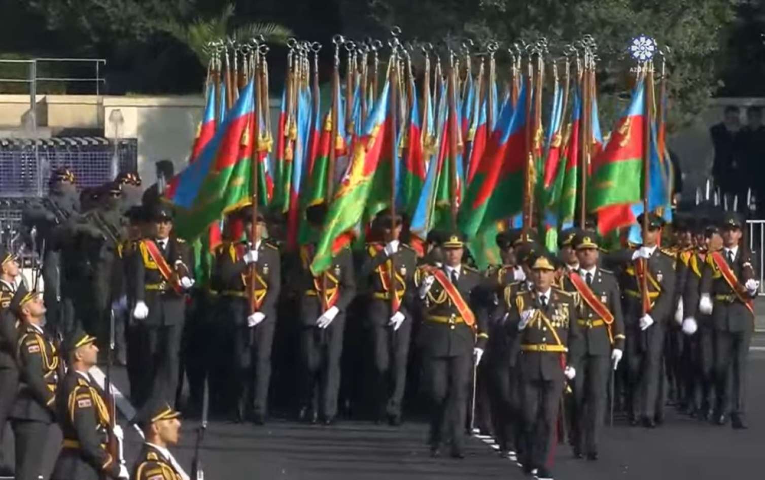 Ordumuzun təntənəli keçidi başladı - CANLI 