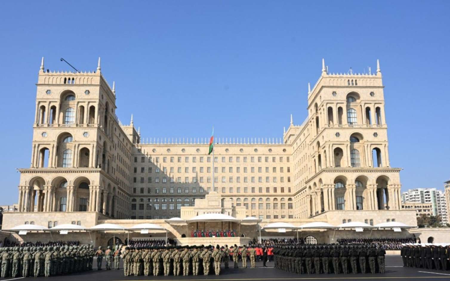 Hərbi paradda ilk dəfə insansız sistem qoşunlarının parad heyəti keçib 