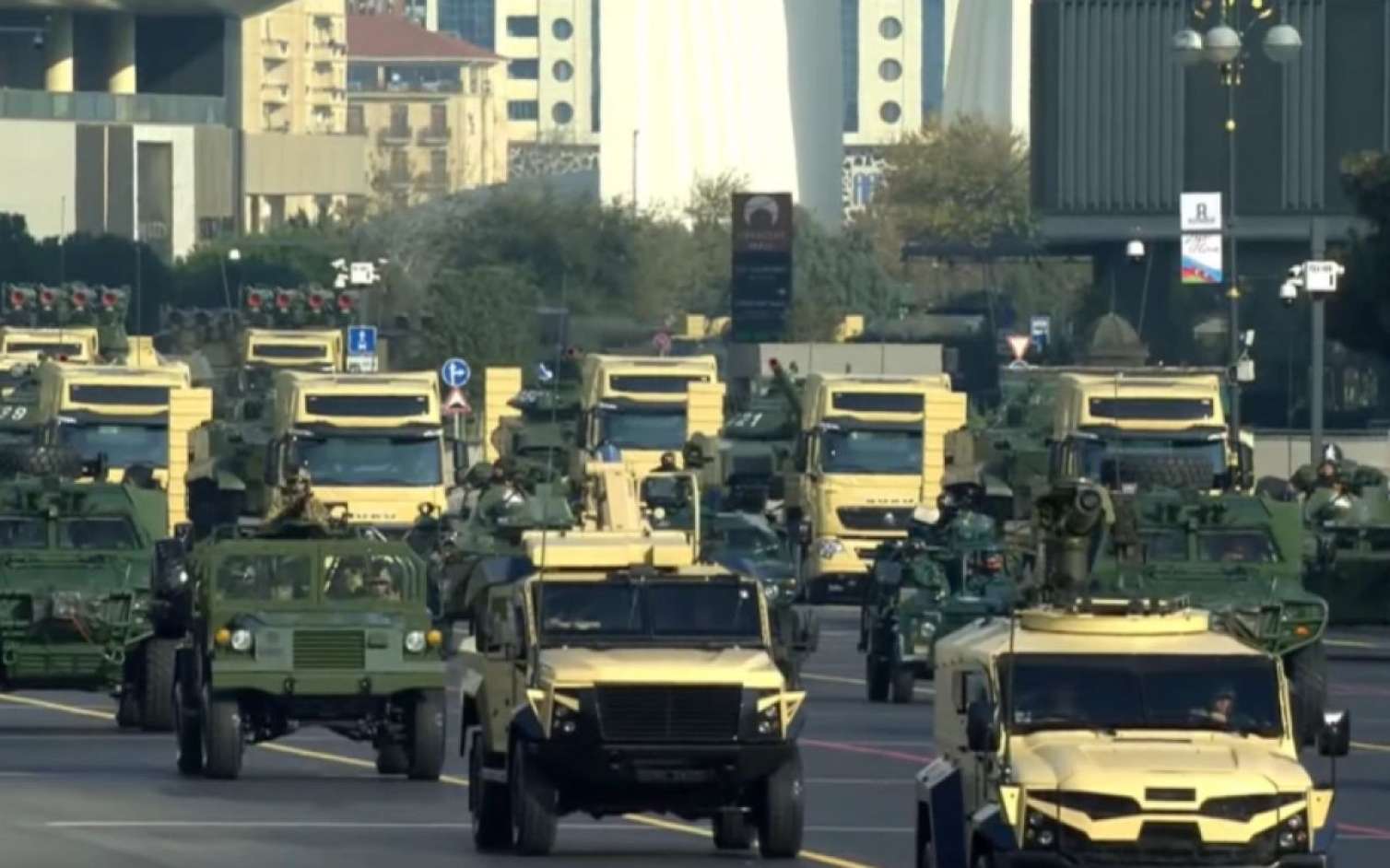 Ordumuzun yeni "Vaşaq" və "Kobra-2" texnikaları hərbi paradda nümayiş etdirildi 