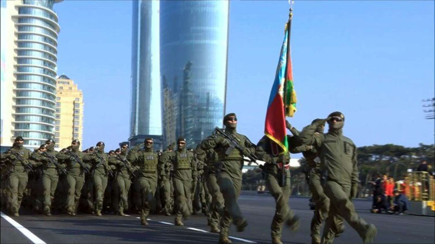 “Qartal” xüsusi təyinatlılarından ibarət heyət paradda belə keçid etdi - VİDEO 