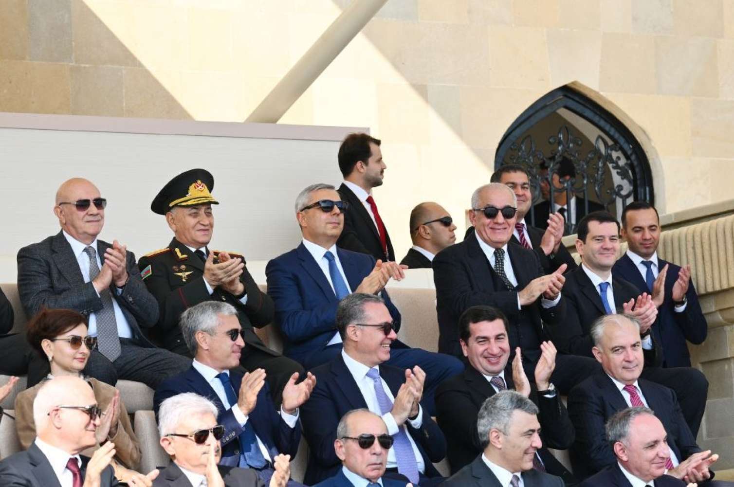 Rəsmilər paradda - FOTO 