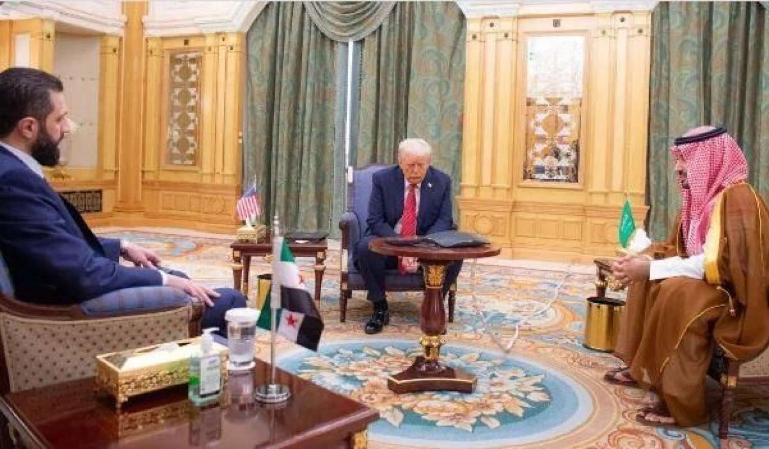 Tramp və Şara arasında görüş baş tutdu 