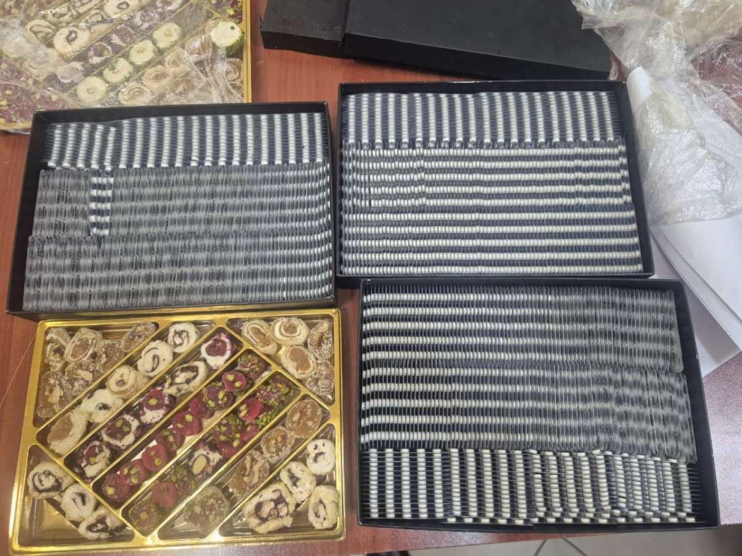 Şirniyyat qutularında dərman tapıldı – Gömrükdə əməliyyat 