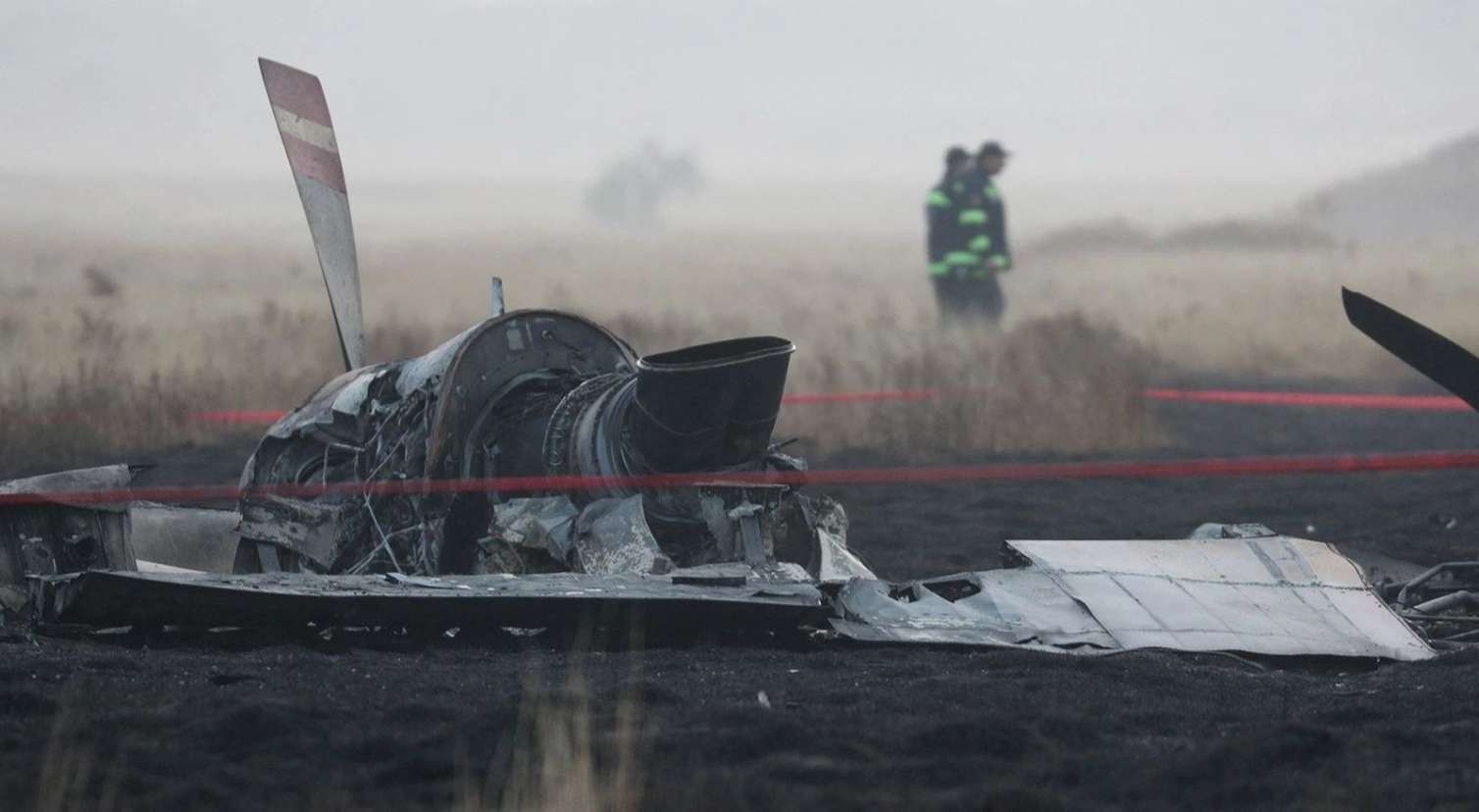 Təyyarə ikiyə bölünüb, kənar müdaxilə ehtimalı... - Ekspertdən ilginc açıqlama 