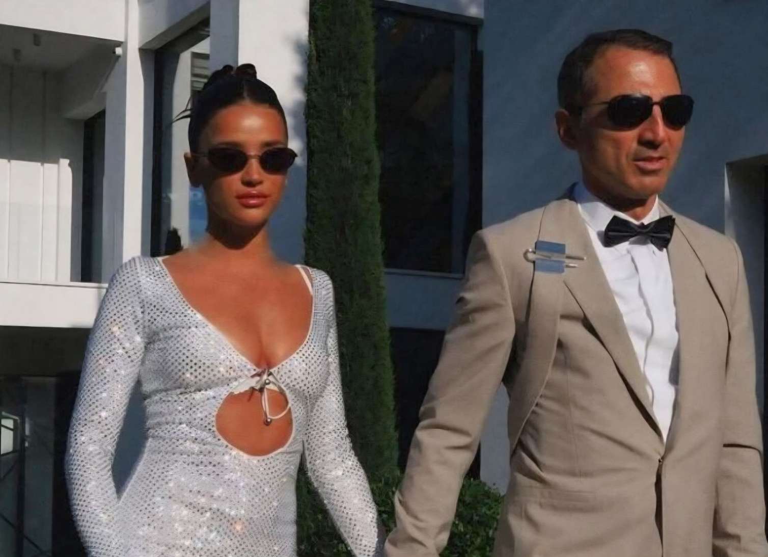 Adnan Əhmədzadənin həyat yoldaşı mühafizəçisi ilə birgə ölkəni tərk etdi 