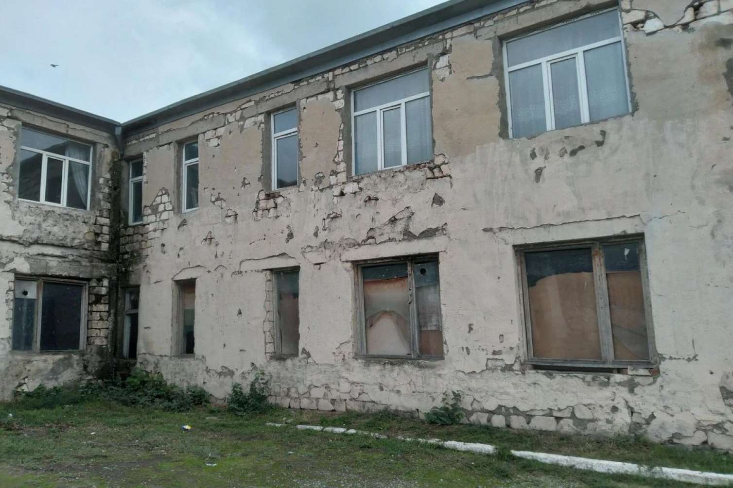 “400-ə yaxın qəzalı məktəb var” – Nazir 